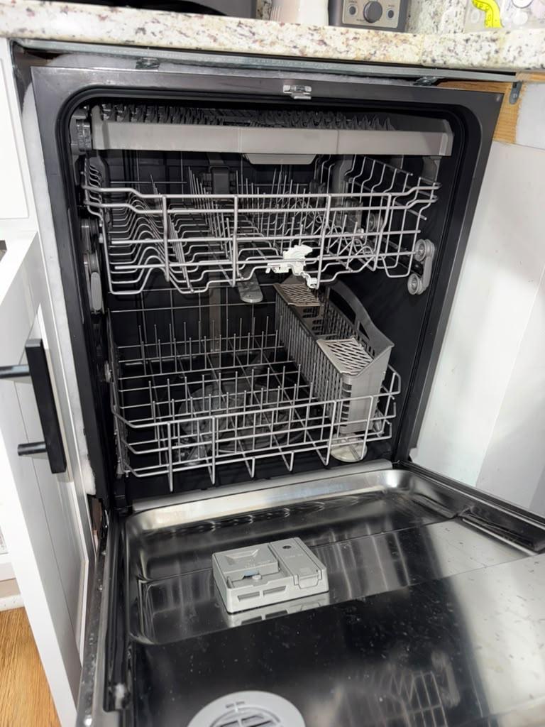 Door open, racks and tub